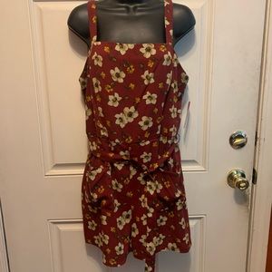Floral romper with pockets